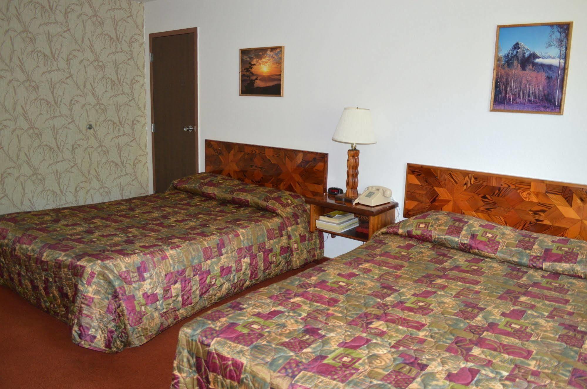 Rimrock Lodge Thompson Falls Екстериор снимка